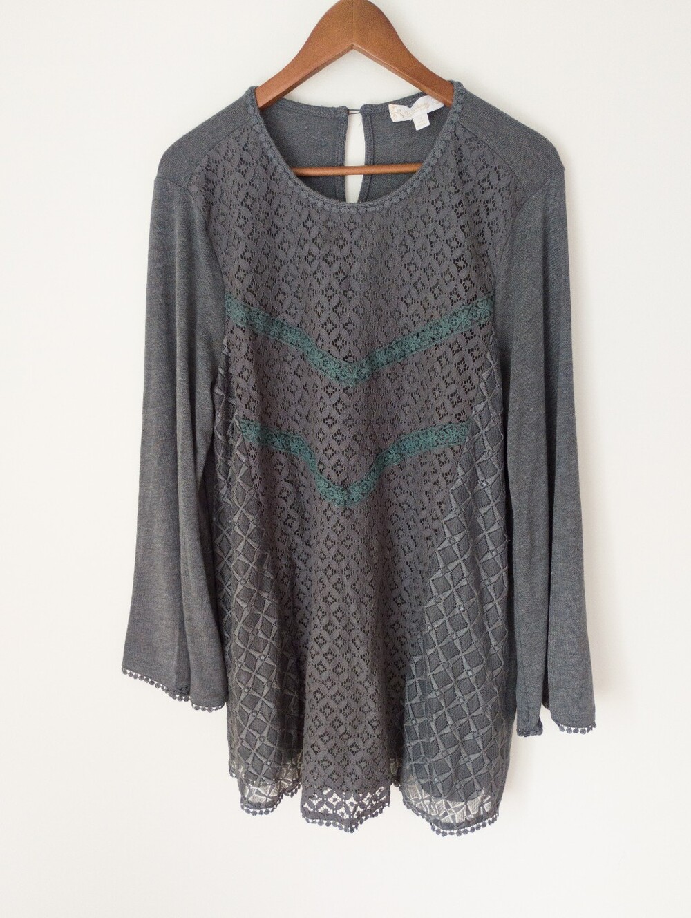 Weekend Suzanne Betro Gray Chevron Lace Panel Bell Sleeve Tunic Top Plus Size 1X